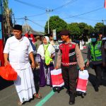 Polisi Ramah Lansia Beri Layanan Prima Pemberangkatan CJH Situbondo IMG-20240527-WA0062