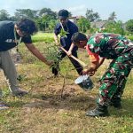 Lestarikan Alam, Babinsa Koramil Garum Laksanakan Penghijauan IMG-20240803-WA0149