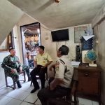 Babinsa Sambangi Pos Satpam Pasar Harjodaksino IMG-20241123-WA0018