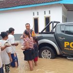 Gerak Cepat Polisi Bersama TNI dan BPBD Evakuasi Warga Terdampak Banjir di Jember IMG-20241203-WA0045