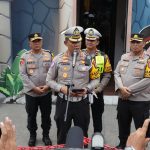 Polda Jatim Siagakan 100 Personel Gabungan di Bundaran Waru, Malam Pergantian Tahun Berjalan Lancar IMG-20250101-WA0056