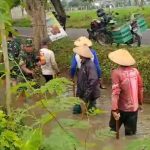 Babinsa Bersihkan Aliran Sungai Irigasi, Jaga Kelancaran Irigasi dan Cegah Banjir IMG-20250107-WA0106
