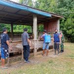 Babinsa Dampingi Penyemprotan Kandang Sapi Cegah PMK IMG-20250114-WA0036
