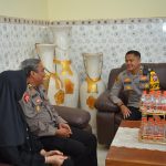 Bentuk Kepedulian Kapolres Gresik AKBP Rovan Jenguk Anggota yang Sakit dan Beri Dukungan IMG-20250130-WA0007