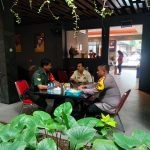 Babinsa Tipes Sambangi Rumah Makan Padang Kapau Uni Yeni IMG-20250130-WA0066