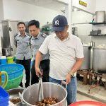 Kalapas Banyuwangi Kontrol Proses Memasak Menu Sahur, Pastikan Sesuai SOP dan Daftar Menu IMG-20250305-WA0075