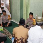 Polri Untuk Masyarakat: Kasat Binmas Polres Pelabuhan Tanjung Perak Jadi Imam Salat Tarawih di Masjid Baitut Taufiq IMG-20250311-WA0031