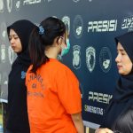 Polres Gresik Ungkap Kasus Kekerasan Anak, Amankan Ibu Muda Tega Buang Bayinya di Tong Sampah IMG-20250425-WA0125
