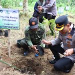 Kapolresta Banyuwangi Hadiri Kegiatan Penanaman dan Penghijauan Bersama PT BSI di Agathis Forest IMG-20250426-WA0208