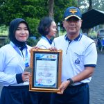 Komandan Puspenerbal Berikan Reward Dua Atlet Peraih Medali Diajang Kejurnas Karate Hardikal ke-79 Tahun 2025 IMG-20250516-WA0093
