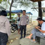 Antisipasi Aksi Premanisme di Tempat Wisata, Satbinmas Polresta Cilacap Sambangi Pengunjung Pantai Teluk Penyu IMG-20250516-WA0168