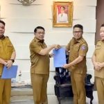 Gubernur Sulut Yulius Selvanus SE Lantik Denny Mangala sebagai Plh Kadis Kominfo Sulut IMG-20250623-WA0067