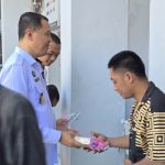 Bersih Lahir Batin! Kalapas Lumajang Bagikan 788 Paket Kebersihan demi Warga Binaan Sehat dan Bahagia IMG-20251104-WA0220
