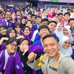 Kapolres Metro Depok, Kombes Pol Abdul Waras, S.I.K, menghadiri upacara bendera di SMK 2 Perintis Depok IMG-20251208-WA0019