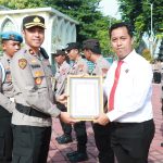 Polres Gresik Beri Penghargaan Puluhan Anggota Berprestasi dan Belasan Tokoh Masyarakat Penjaga Kamtibmas IMG-20251208-WA0656